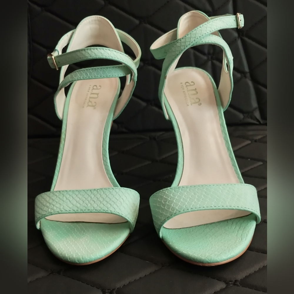 EUC a.n.a light green faux snakeskin rounded open toe strappy ankle gold tone